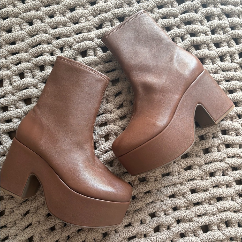 Larroude Miso Platform Chic Heeled Boot In Caramel Stretch Leather Size 8.5 NWOT